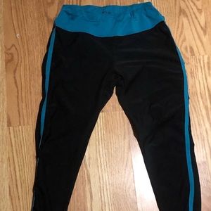Size small women’s work out leggings 💪🏼